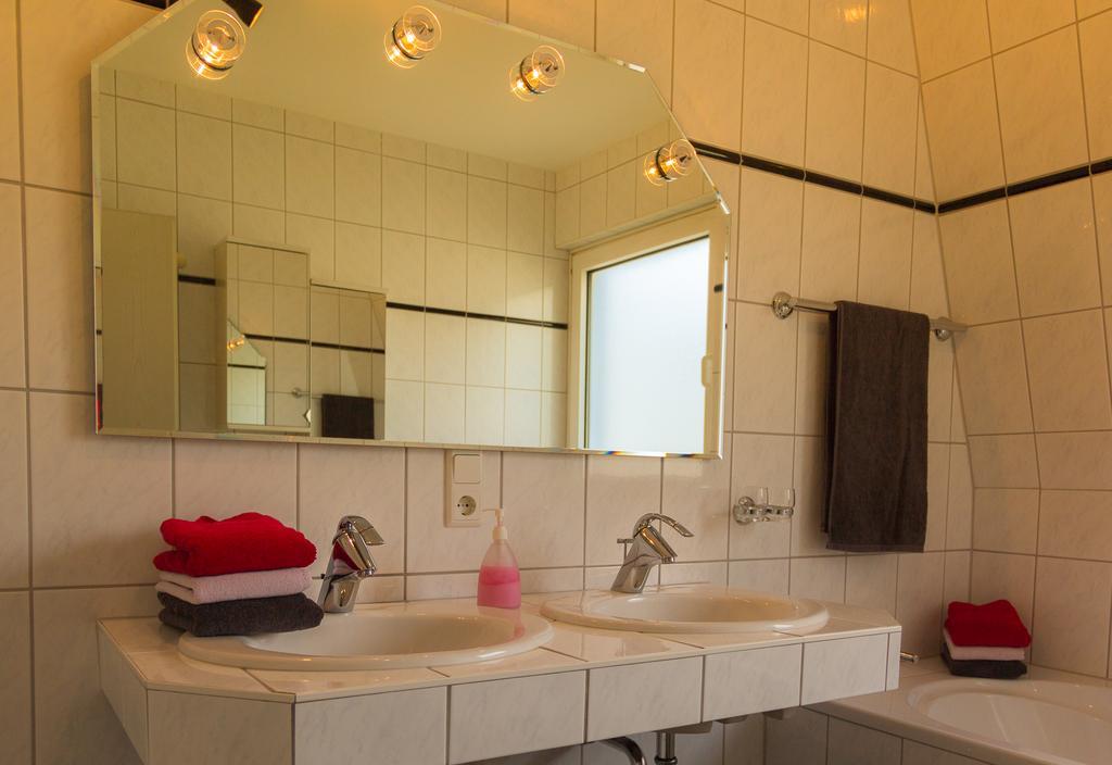 Ferienwohnung Weber-Rolinger Андернах Екстер'єр фото